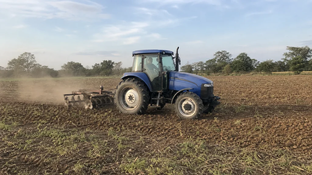 Representative image showing How Does Traction Influence Farm Tractor Performance? featured image in a farm tractor context