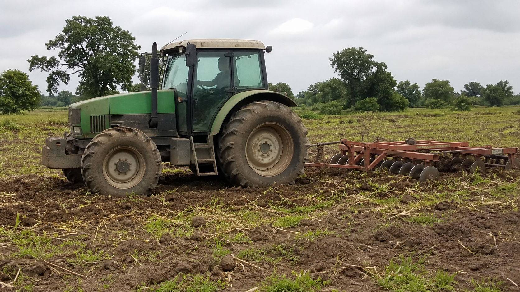 Which Farm Tasks and Conditions Are Best Suited to 4WD Tractors? featured image